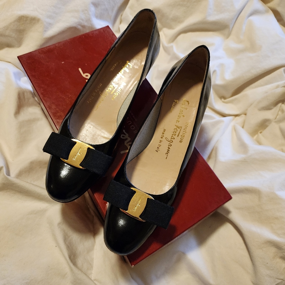 Salvatore FERRAGAMO Black Patent Leather 7AAA